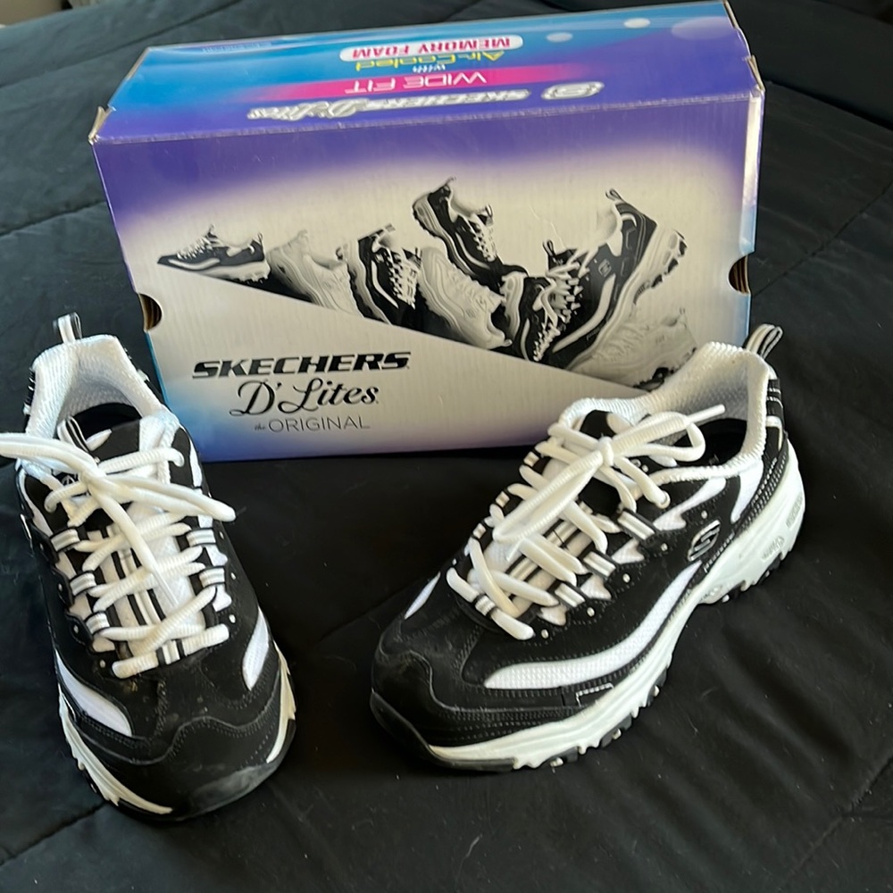 Women’s sketchers D’Lites air cooled memory foam black and white sneakers